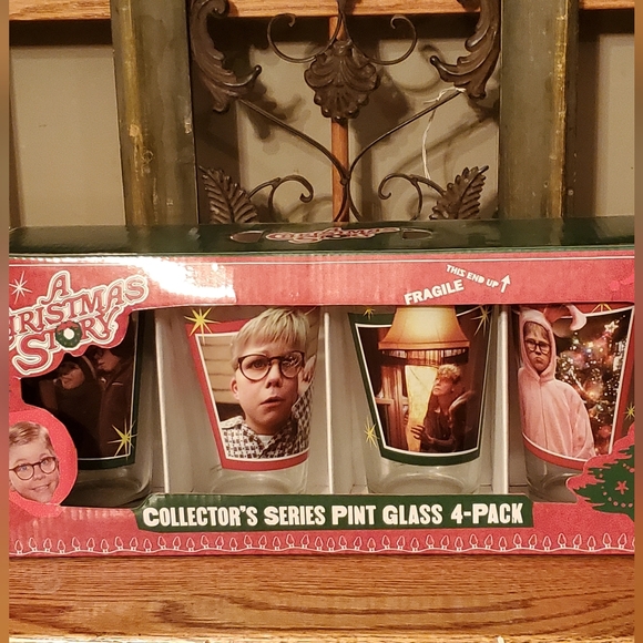 A Christmas Story Collectors Series Pint Glass 4 Pack NWT - Picture 2 of 9